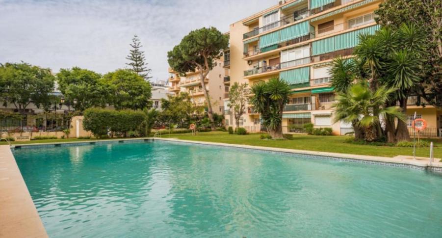 Stylish 3 Bedroom Penthouse In Marbella Centre With Large Pool Close To The Beach Екстериор снимка